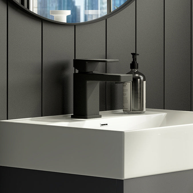Robinet de lavabo court carré noir mat | Entrepôt de la Réno