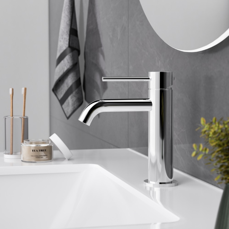 Short round chrome basin faucet