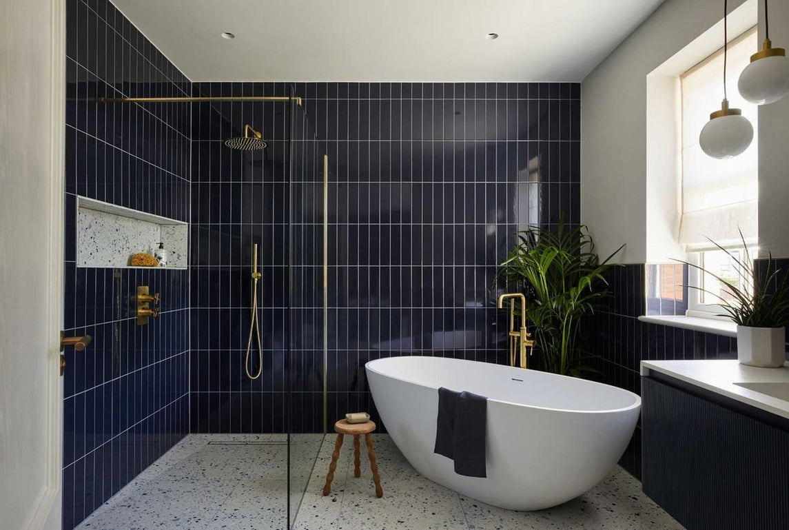 Bains tendances : quand la baignoire devient la pièce centrale de votre salle de bain