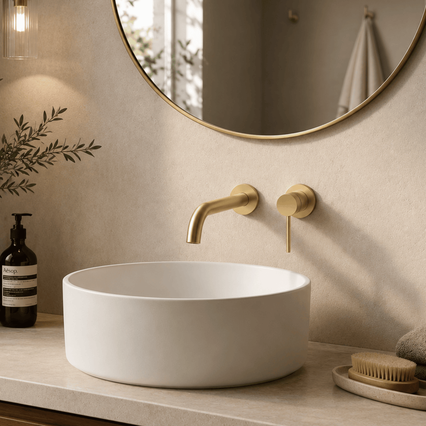 Robinetterie INIZIO murale pour vasque or brossé