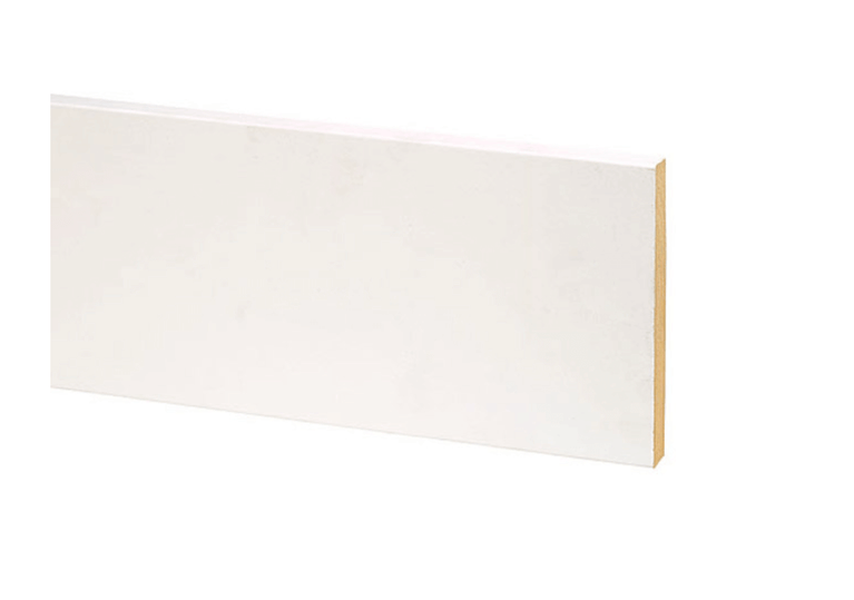 Moulure MDF blanche apprêtée 4 1/2 x 1/2 pouces, prête à peindre pour finition intérieure. Durable, facile à travailler, fabriquée à partir de fibres de bois recyclées. Idéale pour projets de rénovation. Produits et accessoires de pose, Nouveautés, Tous produits