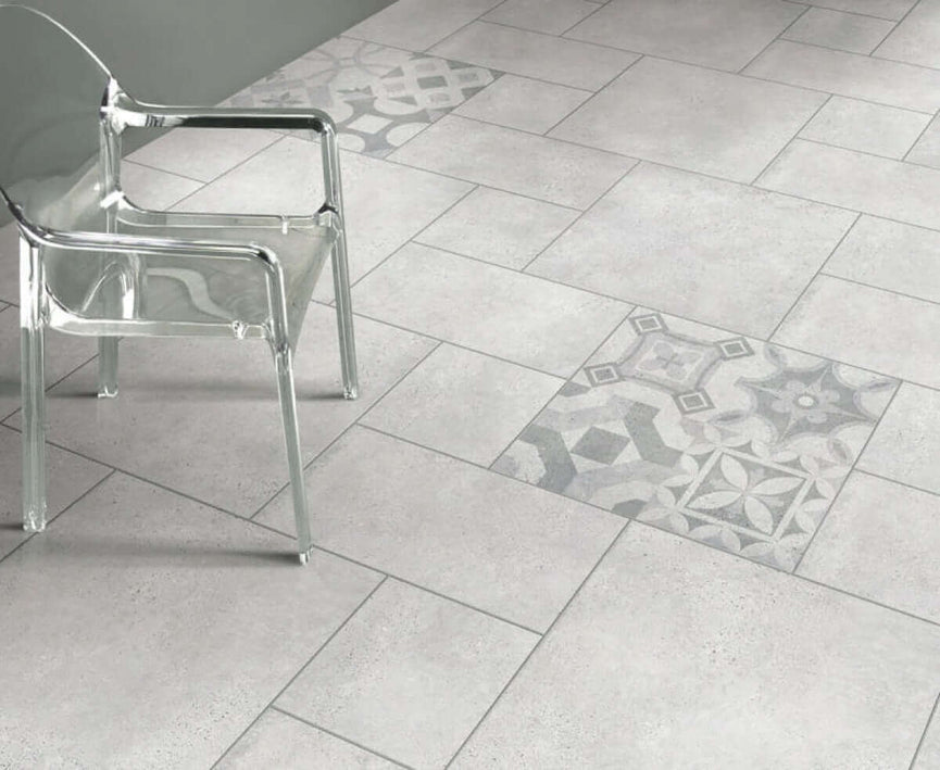 Exemple de mise en scène de la céramique stone cement bianco avec motifs par entrepot de la réno