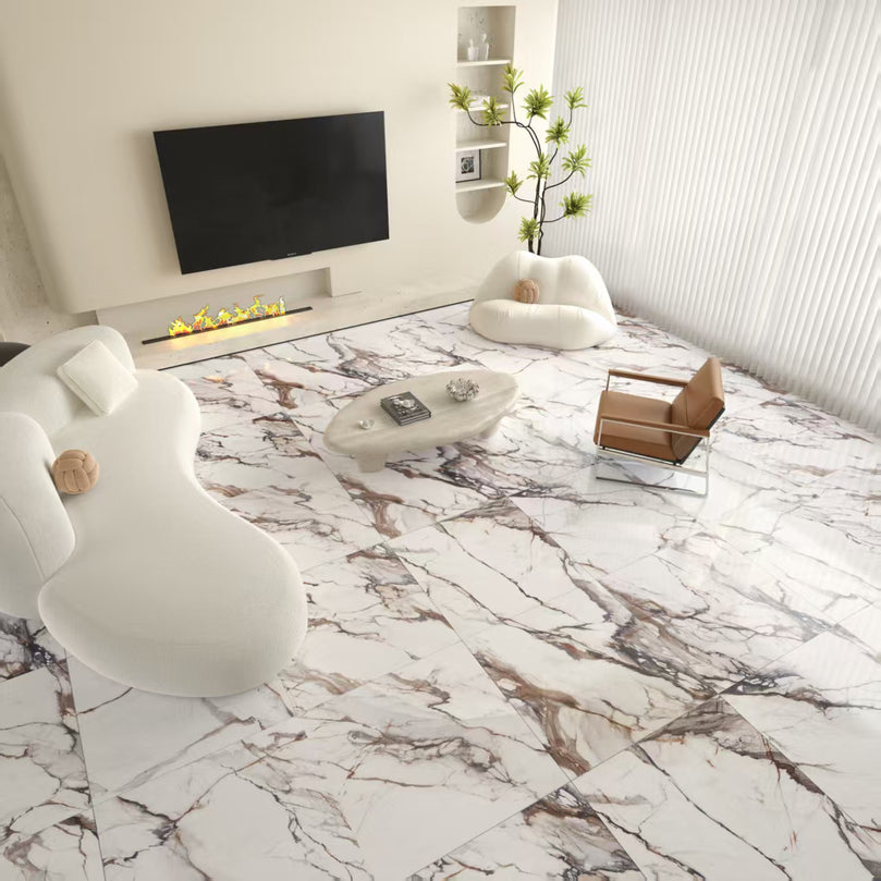 Idée de décor salon avec carreaux céramique blanc avec effet marbré effet lustré Oikos Entrepôt de la Réno