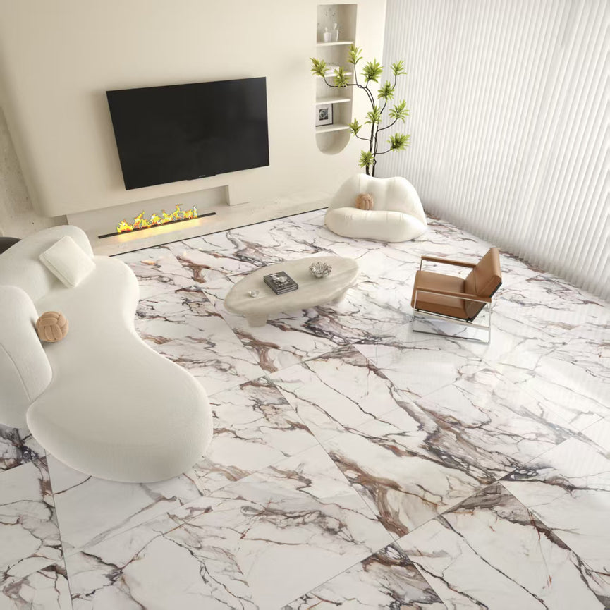 Idée de décor salon avec carreaux céramique blanc avec effet marbré effet lustré Oikos Entrepôt de la Réno