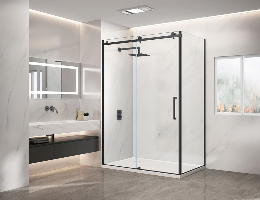 Douche en coin moderne avec porte coulissante noire et base blanche, design épuré et élégant. Parois en verre transparent, quincaillerie noire contrastante. Parfaite pour salle de bain contemporaine. Salles de bain,Nouveautés,Tous produits