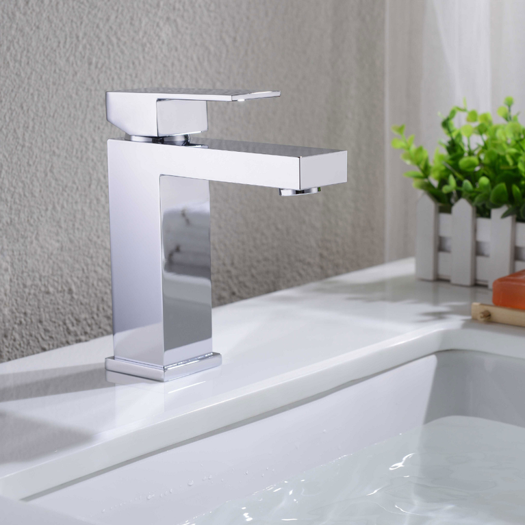 Robinet de lavabo court carré chrome