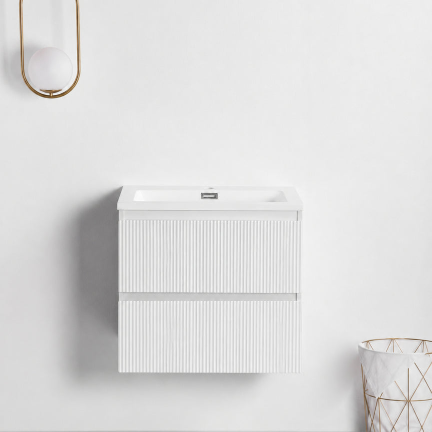 Façades ondulées pour vanité blanche