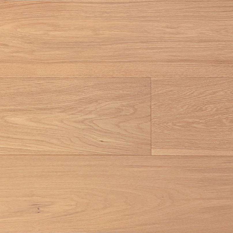 Plancher d'ingénierie en chêne blanc, couleur osier, largeur 7.5", finition brossée, lustre mat. Texture de bois naturelle avec grain subtil. Aspect élégant et polyvalent pour intérieur moderne. Nouveautés, En stock, Tous produits, Plancher d'ingénierie