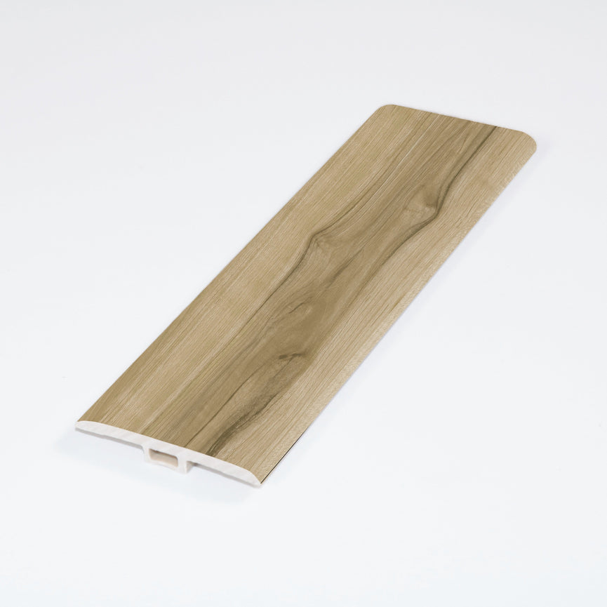 Moulure en T de 96 pouces en vinyle SPC, couleur érable beige, pour transition élégante entre planchers de même hauteur. Finition soignée pour passages et embrasures de porte. Parfaite pour un aspect uniforme dans la maison. Vinyles SPC,Nouveautés,En stock,Tous produits