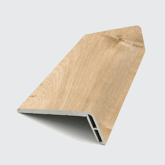 Nez de marche en vinyle SPC Wild nature, finition bois clair, pour escaliers. Protection imperméable et résistante, installation facile sur surfaces lisses. Parfait pour une finition élégante et sécurisée des marches. Vinyles SPC,Nouveautés,En stock,Tous produits