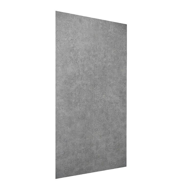 Vue complète du panneau en PVC effet béton gris mat, dimensions 48 po x 96 po