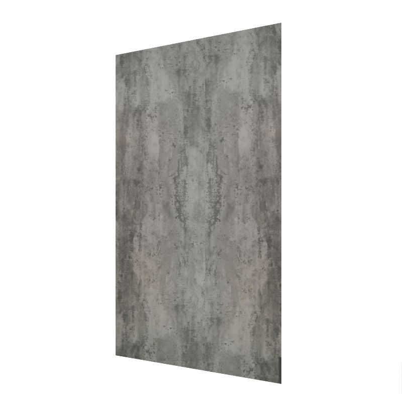 Vue complète de panneau en PVC effet béton industriel gris, dimensions 48 po x 96 po