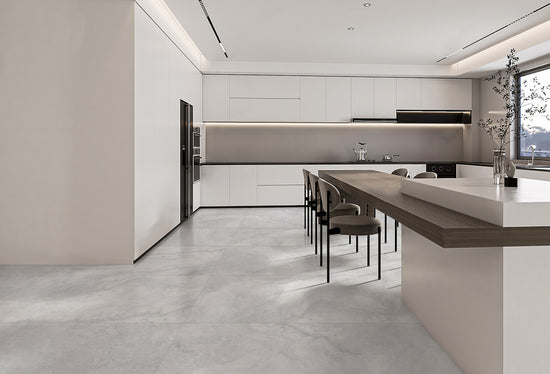 Exemple de cuisine minimaliste avec céramique Lara avec carrreaux blanc polie effet lustrée par entrepôt de la réno