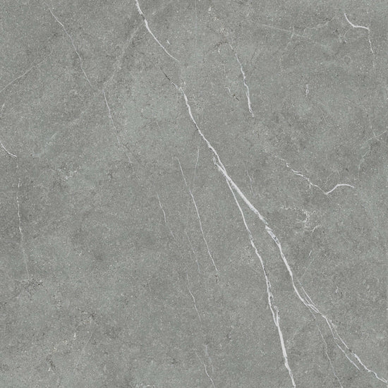 Carrelage Céramique Marble Stone Grigio, aspect marbre gris avec veines blanches délicates. Texture mate, finition élégante pour sol et mur. Idéal pour intérieurs modernes et luxueux.