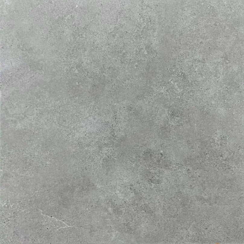Carrelage Céramique Crown Grigio 24x24 pouces, surface semi-polie gris clair avec texture délicate, aspect pierre naturelle pour sols et murs, idéal pour intérieurs modernes et élégants