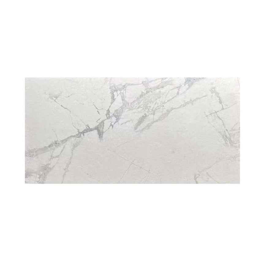 Carrelage Céramique Wow Calacatta 24"x48" en finition Lappato, aspect marbre blanc veiné de gris. Texture lisse et brillante pour sols et murs, idéal pour espaces résidentiels et commerciaux.