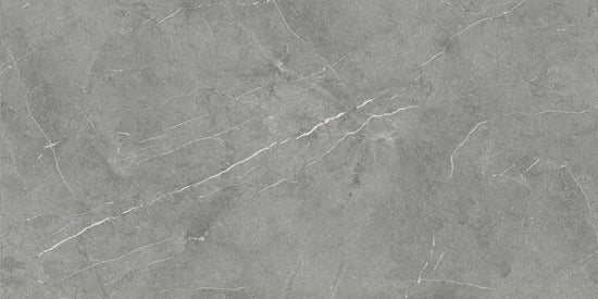 Carrelage en céramique effet marbre gris Grigio, texture mate avec veines blanches subtiles, format 24x48 pouces, idéal pour sols et murs, ambiance élégante et contemporaine